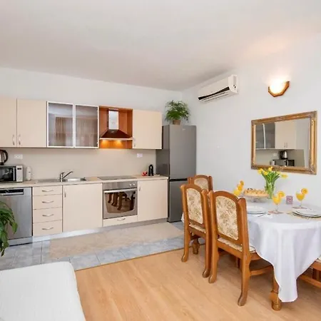House Celestial Near Imotski With Private Pool, Jacuzzi, Barbeque,private Parking Σπίτι διακοπών Zmijavci