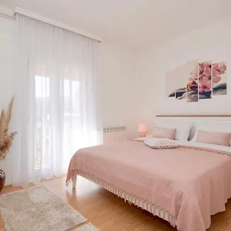 House Celestial Near Imotski With Private Pool, Jacuzzi, Barbeque,private Parking * Zmijavci
