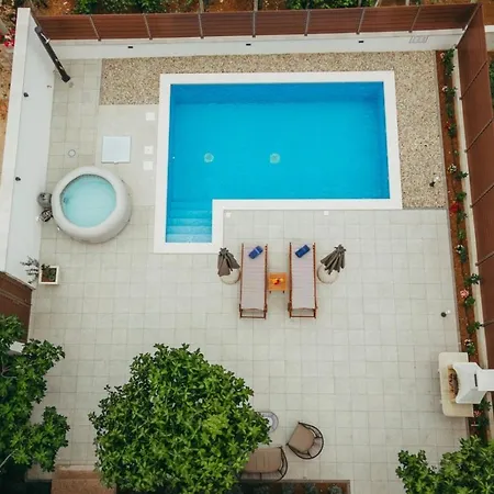 House Celestial Near Imotski With Private Pool, Jacuzzi, Barbeque,private Parking Σπίτι διακοπών *