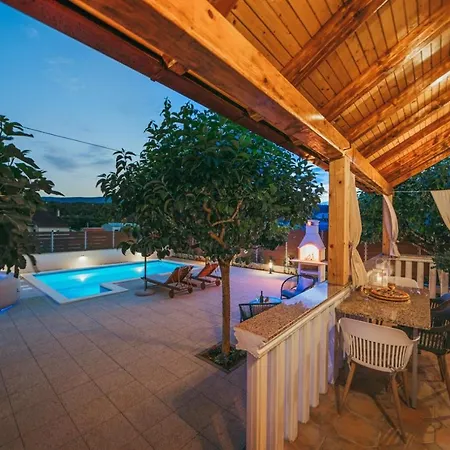 House Celestial Near Imotski With Private Pool, Jacuzzi, Barbeque,private Parking * Zmijavci