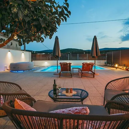 Σπίτι διακοπών House Celestial Near Imotski With Private Pool, Jacuzzi, Barbeque,private Parking Zmijavci
