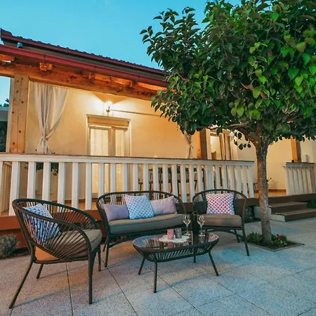 House Celestial Near Imotski With Private Pool, Jacuzzi, Barbeque,private Parking * Zmijavci