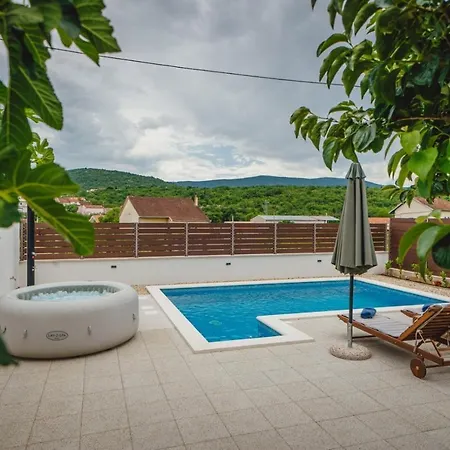 House Celestial Near Imotski With Private Pool, Jacuzzi, Barbeque,private Parking Σπίτι διακοπών