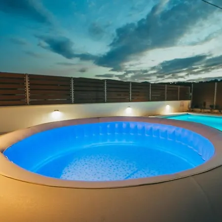 House Celestial Near Imotski With Private Pool, Jacuzzi, Barbeque,private Parking Σπίτι διακοπών Zmijavci