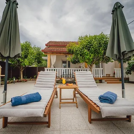 House Celestial Near Imotski With Private Pool, Jacuzzi, Barbeque,private Parking