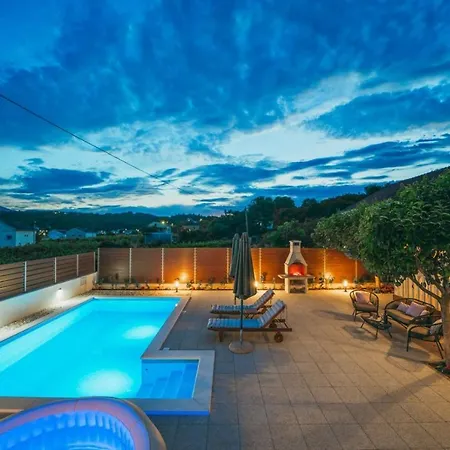 Σπίτι διακοπών House Celestial Near Imotski With Private Pool, Jacuzzi, Barbeque,private Parking *