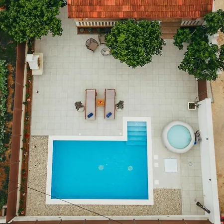 Σπίτι διακοπών House Celestial Near Imotski With Private Pool, Jacuzzi, Barbeque,private Parking *