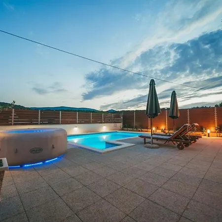 House Celestial Near Imotski With Private Pool, Jacuzzi, Barbeque,private Parking Σπίτι διακοπών *