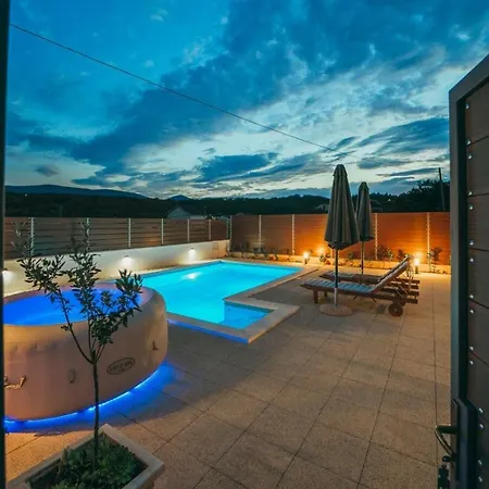 House Celestial Near Imotski With Private Pool, Jacuzzi, Barbeque,private Parking Σπίτι διακοπών Zmijavci