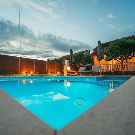 House Celestial Near Imotski With Private Pool, Jacuzzi, Barbeque,private Parking Σπίτι διακοπών Zmijavci